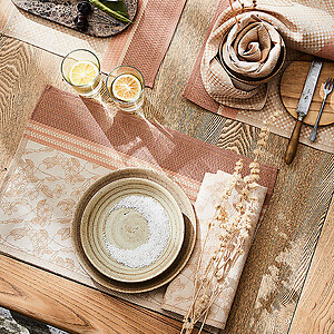 Le Jacquard Francais Essentiel Gravure Beige Coated Cotton Placemats