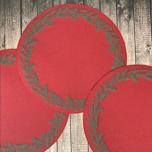 Bodrum Spruce Red and Green Round Easy Care Placemats - Set of 4