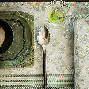 Le Jacquard Francais Essentiel Gravure Green Coated Cotton Placemats