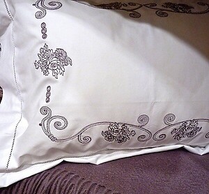 Sferra Janella Wisteria Queen Duvet Cover & Sham Set