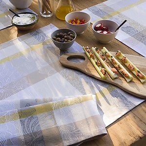 Le Jacquard Francais Marie Galante Coconut Table Linens