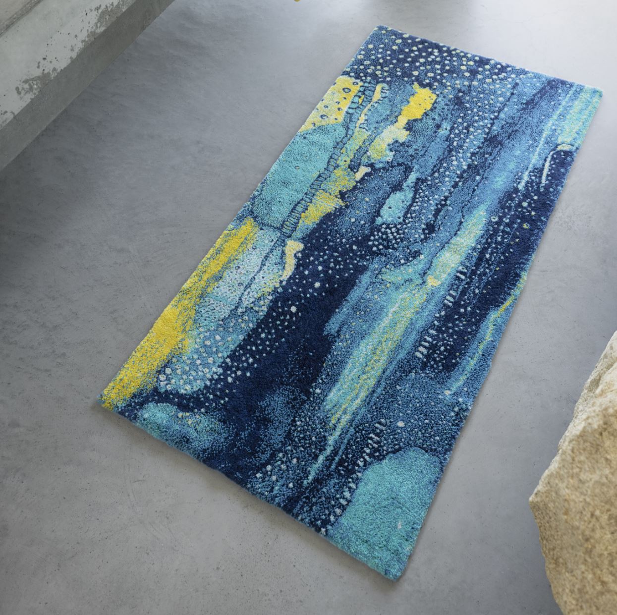 Nereo Abstract Bath Rug - Soft Artistry for Your Space