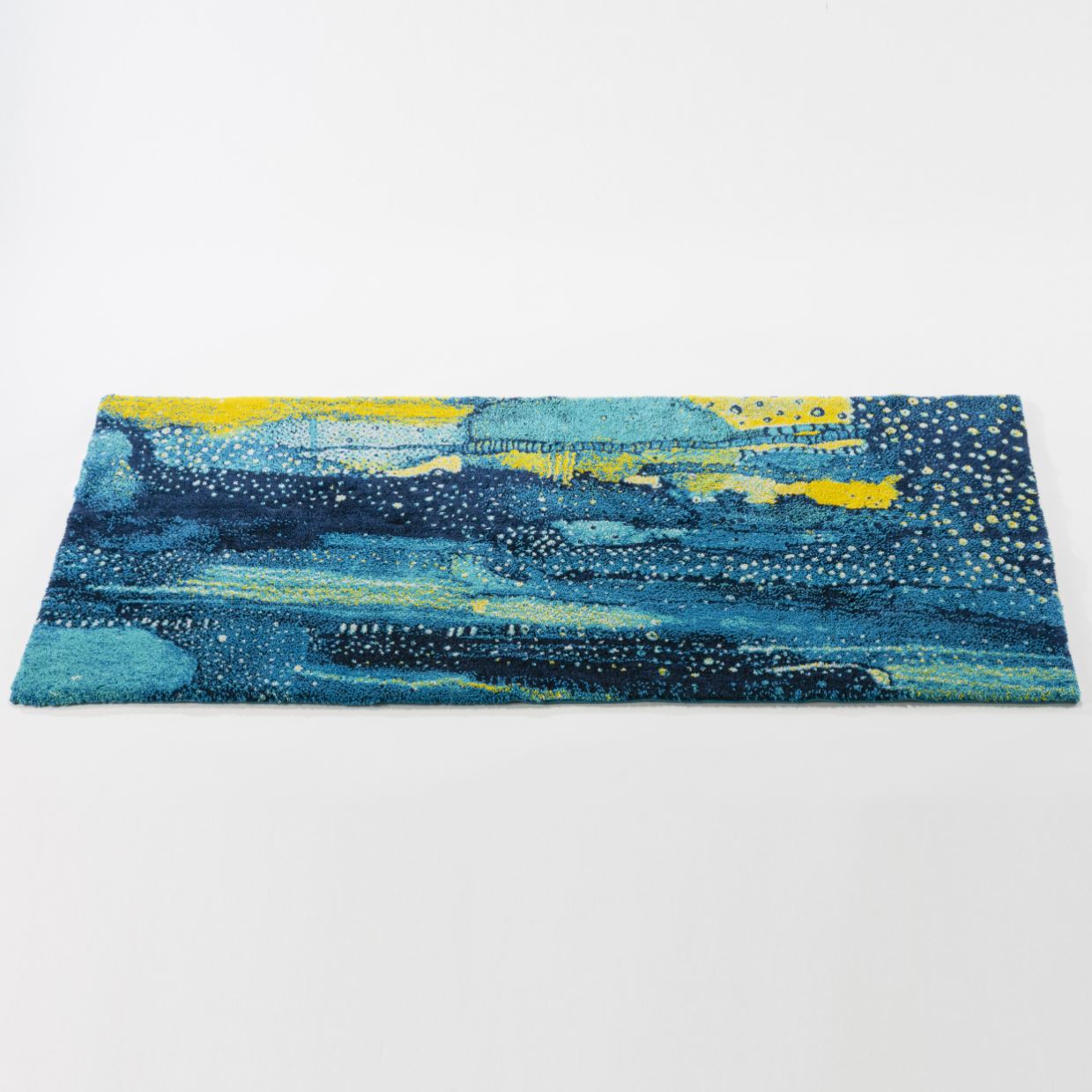 Nereo Abstract Bath Rug - Soft Artistry for Your Space
