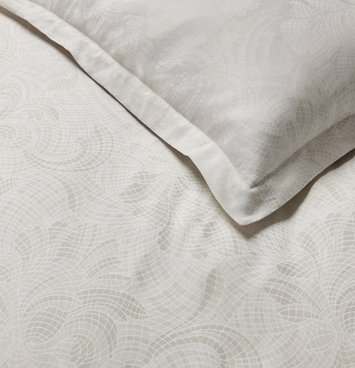 Sferra Leonessa Collection - Elegant Floral Jacquard