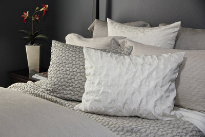 SDH Petalo Textured Silk Bedding